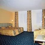 Logis Le Saint Nicolas Hotel