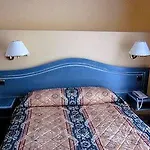 Logis Le Saint Nicolas Hotel 3*