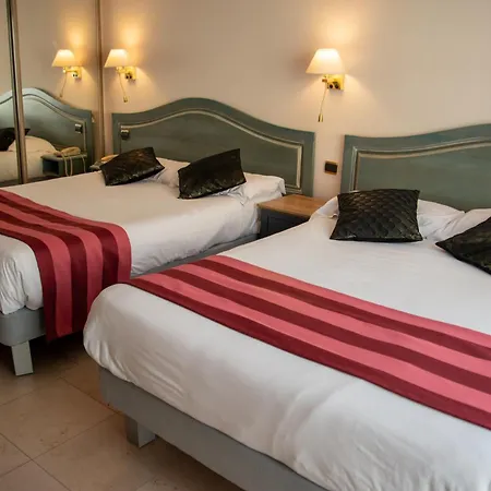 ホテル Logis Le Saint Nicolas 3*