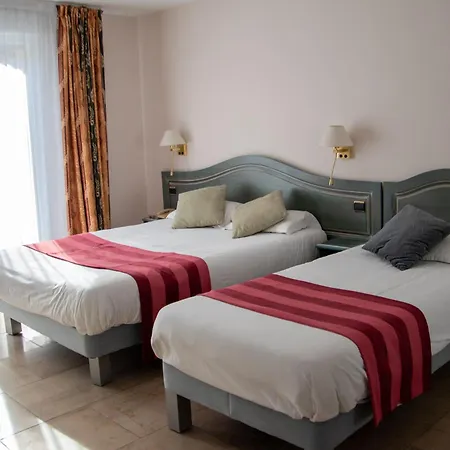 Logis Le Saint Nicolas Hotel 3*