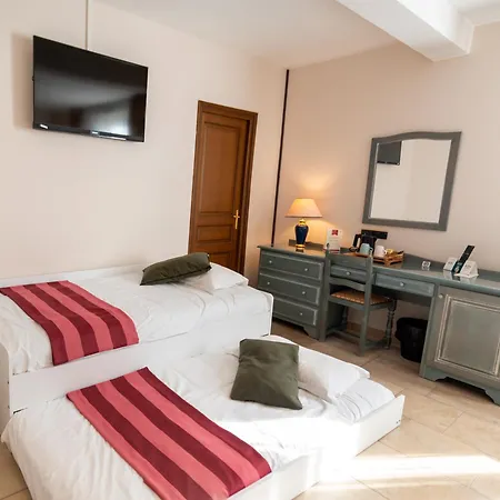 ホテル Logis Le Saint Nicolas 3*