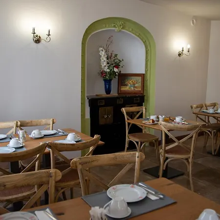Logis Le Saint Nicolas Hotel