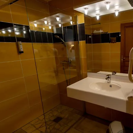 Logis Le Saint Nicolas Hotel 3*