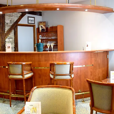 Logis Le Saint Nicolas Hotel 3*