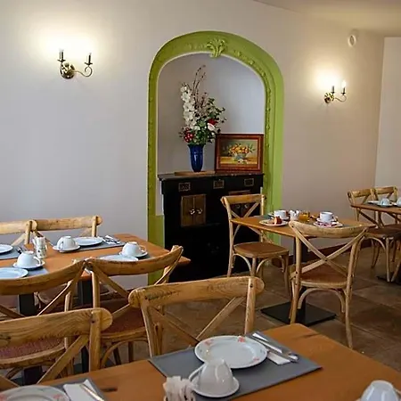 Logis Le Saint Nicolas Отель 3*