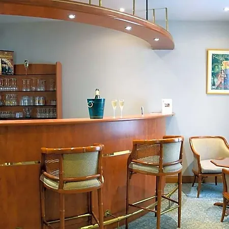 Logis Le Saint Nicolas Hotel 3*