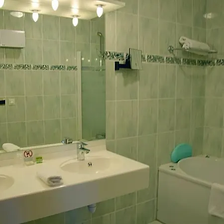 Logis Le Saint Nicolas 3* Бар-сюр-Об