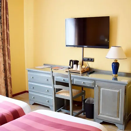 Отель Logis Le Saint Nicolas 3*