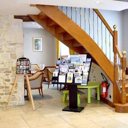 Logis Le Saint Nicolas Hotel 3*