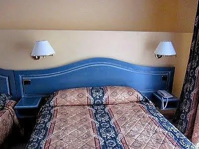 Logis Le Saint Nicolas Hotel 3*