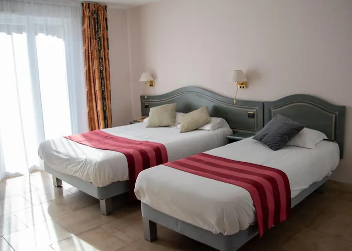 Logis Le Saint Nicolas Hotel 3*