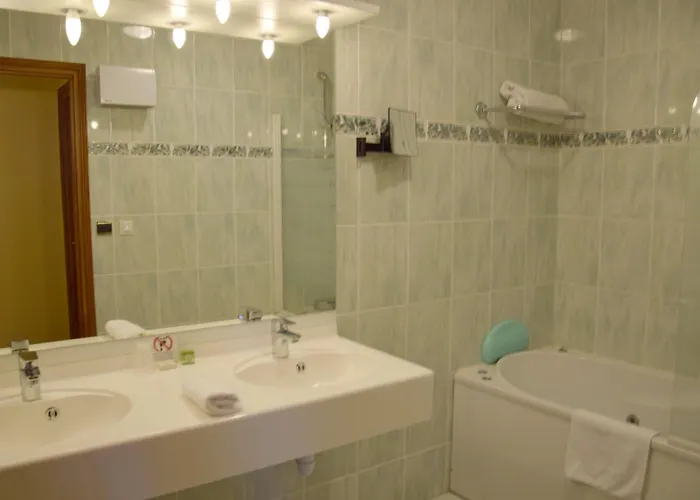 Logis Le Saint Nicolas Hotel