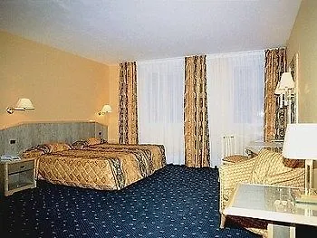 Logis Le Saint Nicolas Hotel